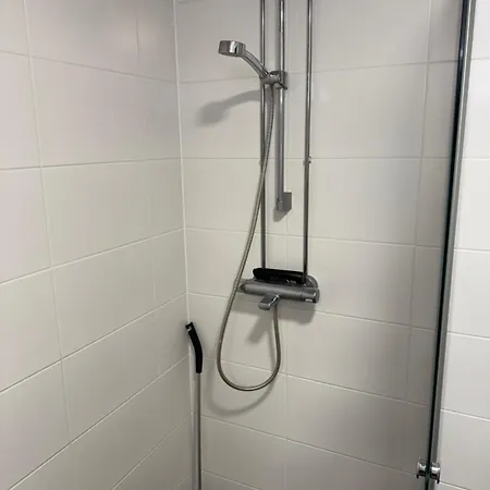 Lägenhet Neat Near The Metro In *