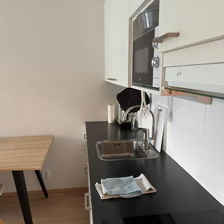 Lägenhet Neat Near The Metro In